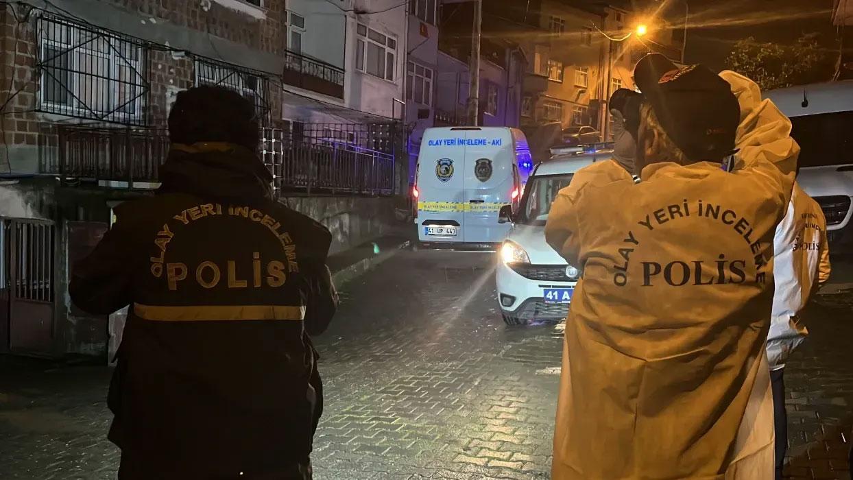 Kan donduran cinayet: Abisinin boğazını kesti