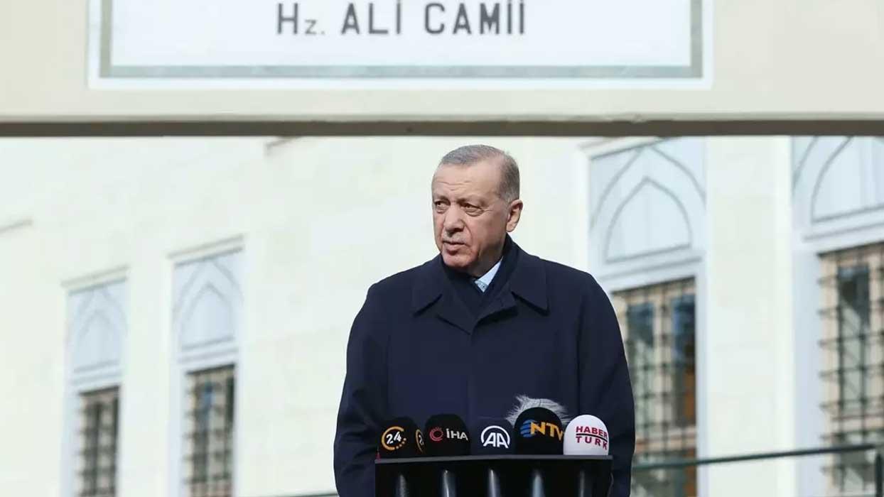 Cumhurbaşkanı Erdoğan, cuma namazını Hz. Ali Camisi'nde kıldı