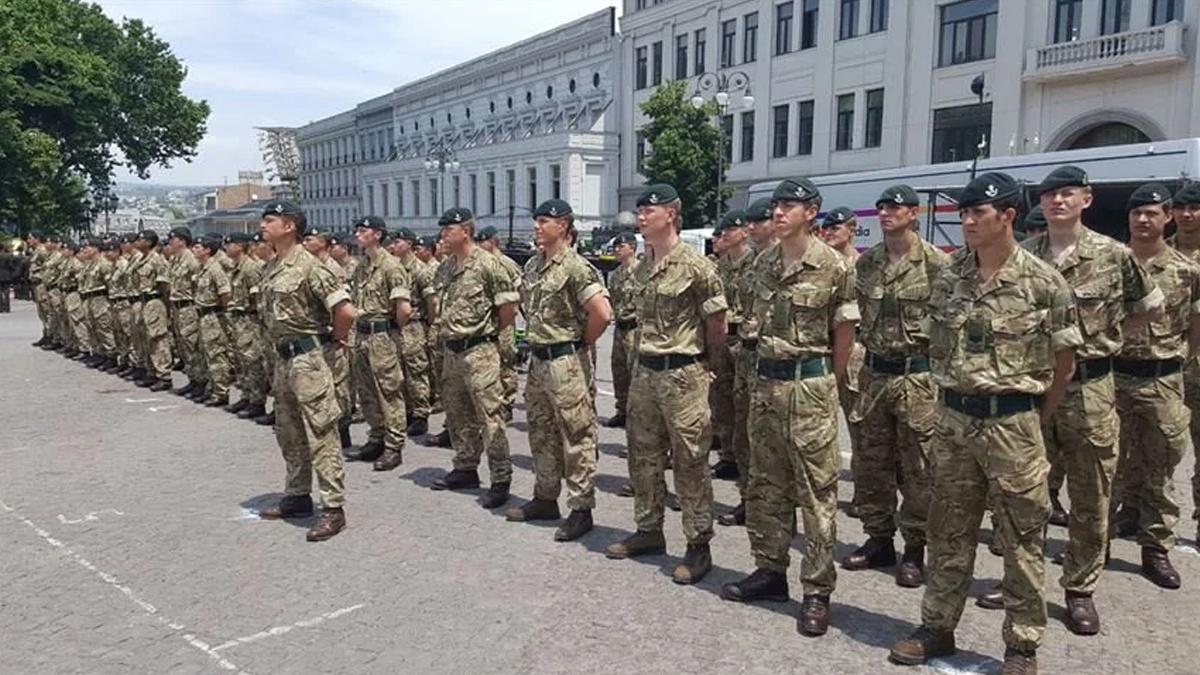İngiliz ordusu, askerlerin sakal ve bıyık uzatma yasağını kaldırdı