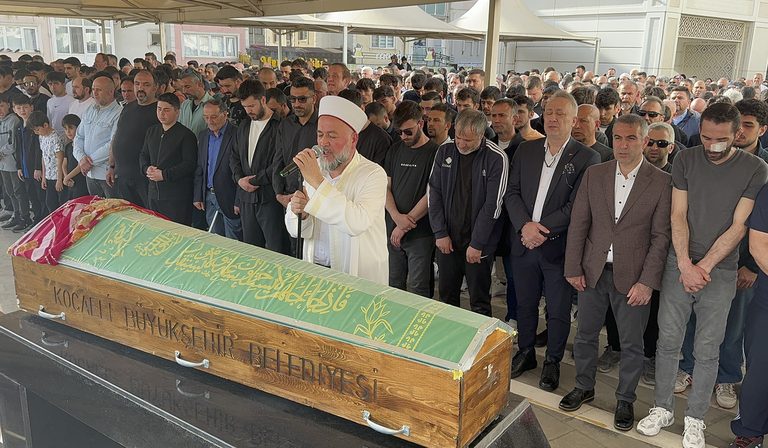 Trafik kazasında hayatını kaybeden milli sporcu Sıla Medine Kavurat, Kocaeli'de defnedildi