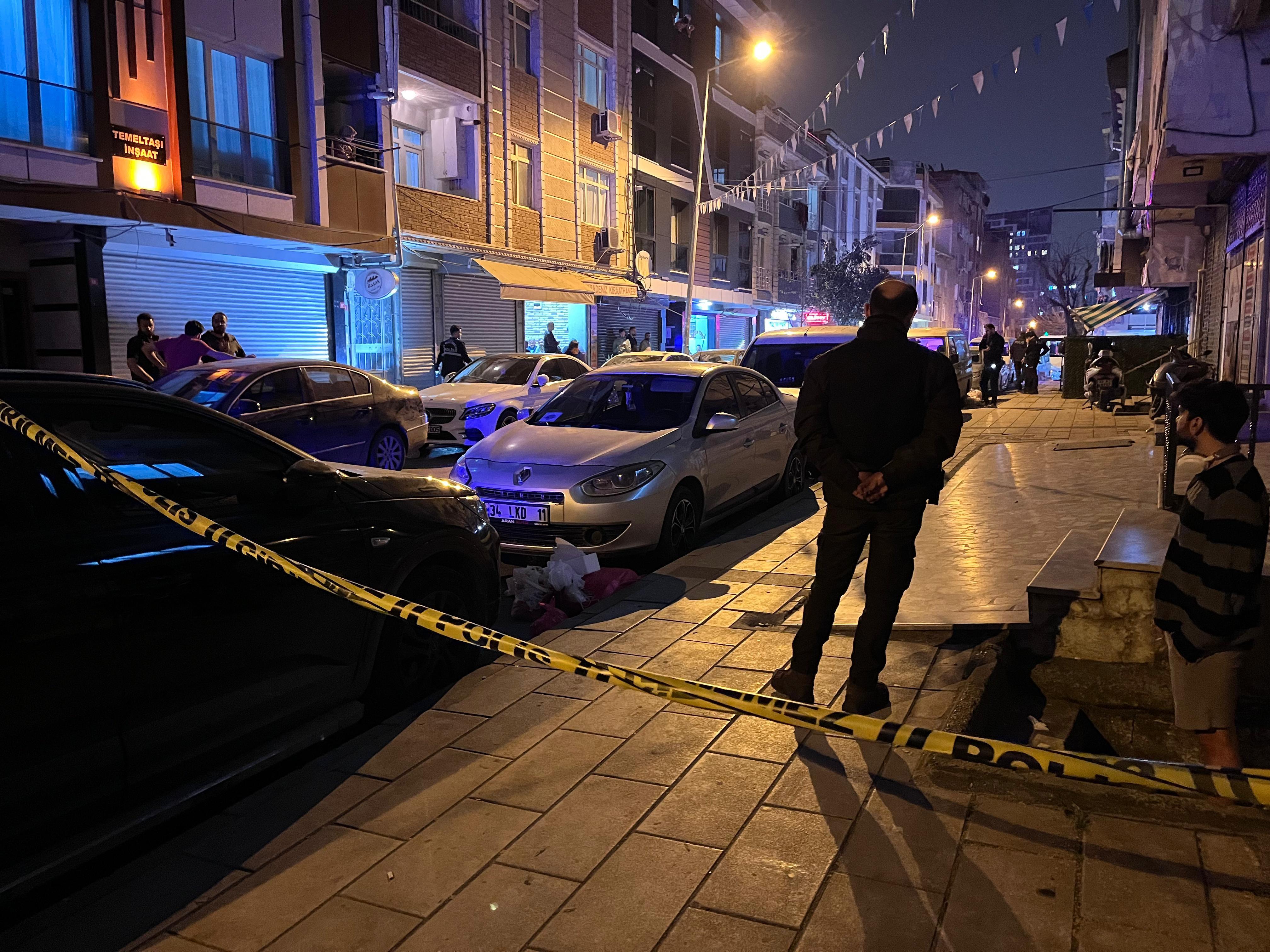 Küçükçekmece'de bıçaklı kavga: 1 ağır yaralı