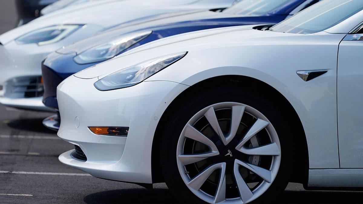 Tesla'nın satışları ilk çeyrekte 2020'den bu yana ilk düşüşünü kaydetti