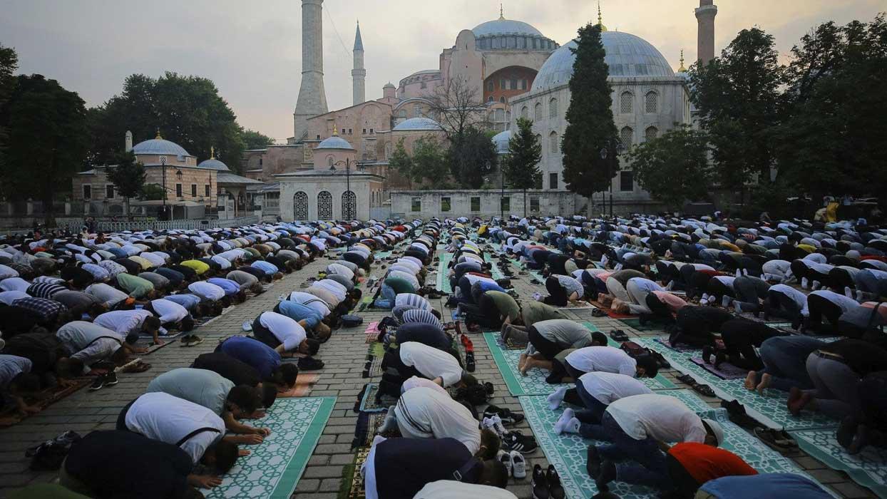 Ramazan Bayramı için merak edilen bayram namazı saatleri belli oldu