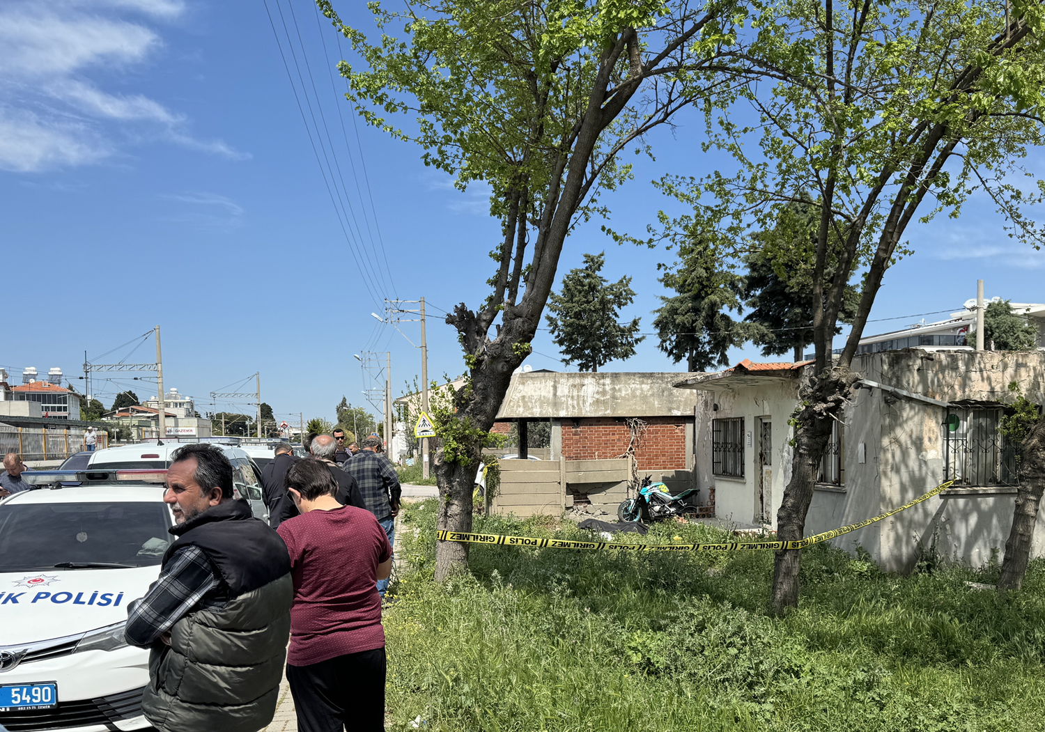 İzmir'de bahçe duvarına çarpan motosikletin sürücüsü öldü