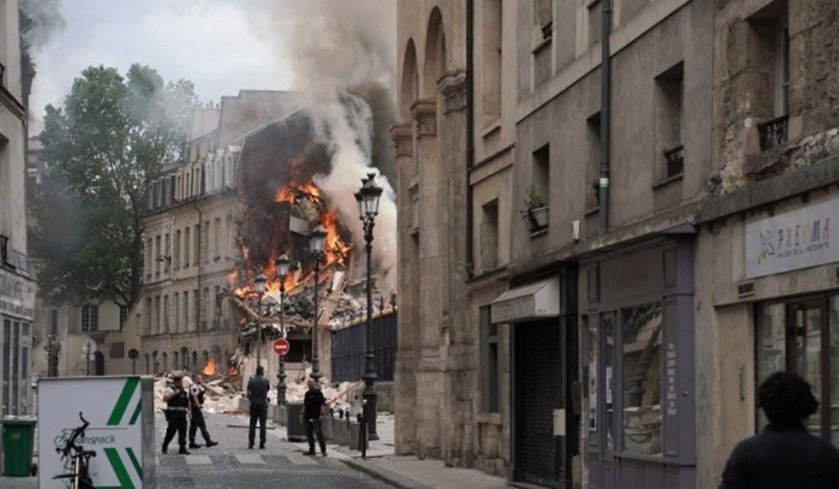 Paris'te bir apartmanda patlama: 3 kişi öldü