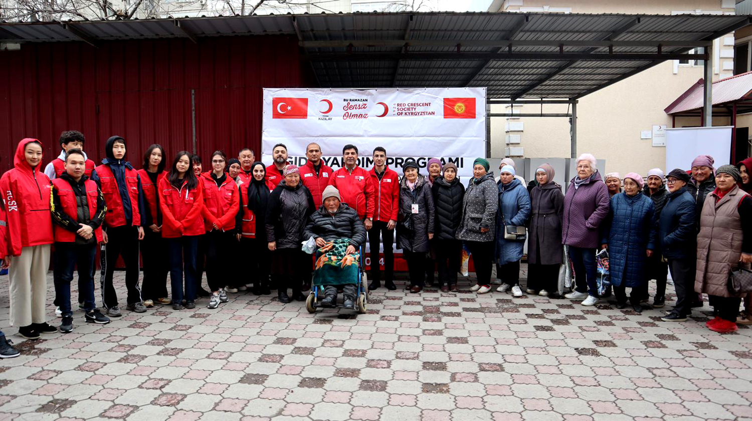 Türk Kızılay, Kırgızistan'da 1000 aileye gıda yardımı yaptı