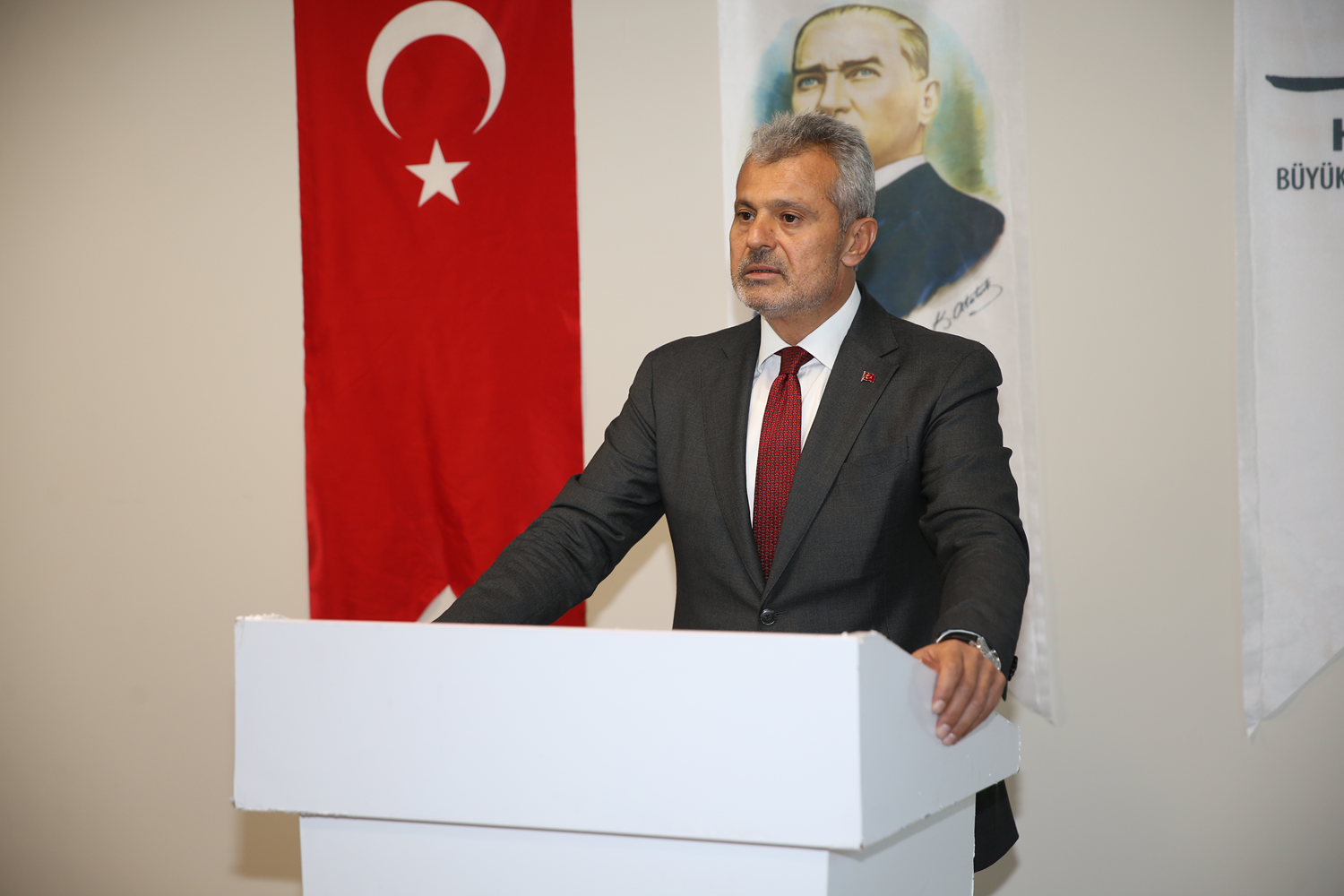 Hatay Büyükşehir Belediye Başkanı Öntürk'ten YSK kararına ilişkin ilk açıklama: Biz işimize bakıyoruz