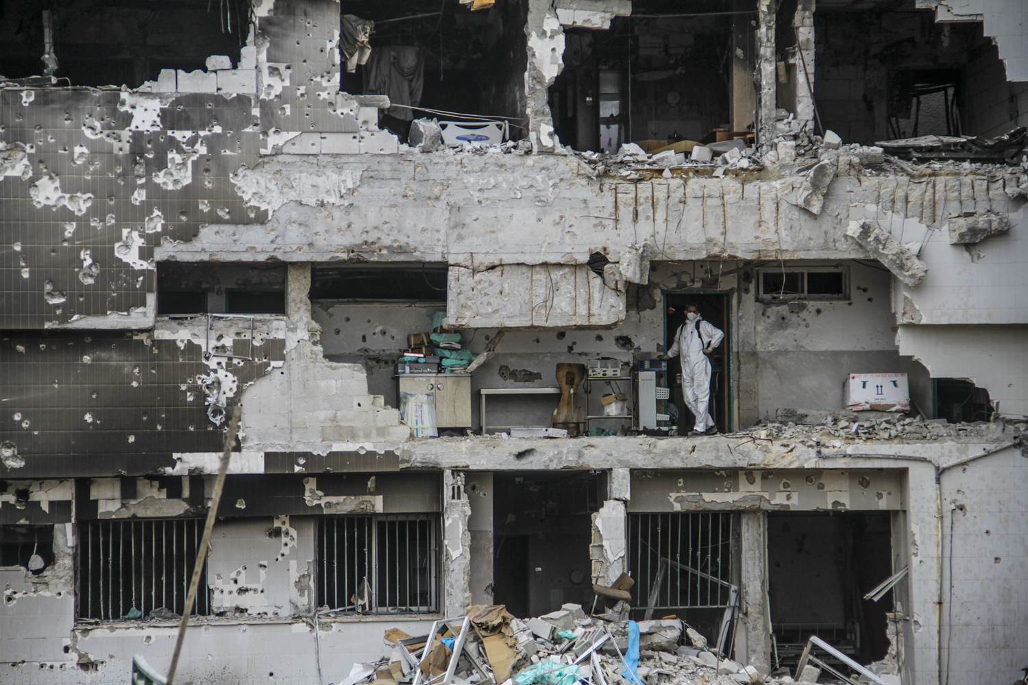 Soykırımcı İsrail'den Gazze'ye ağır bombardıman: Bir belediye başkanı ile çok sayıda Filistinli hayatını kaybetti