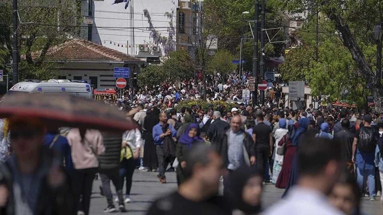 İstanbul'da tarihi yarımadadaki turistik mekanlarda bayram yoğunluğu