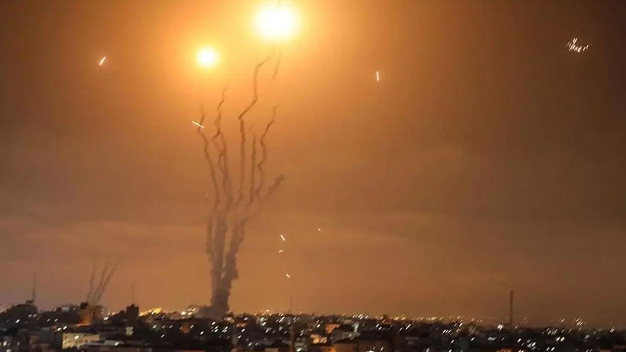 Gazze'den roket saldırısı! İsrail'in askeri konvoyu varil bombasıyla hedef alındı