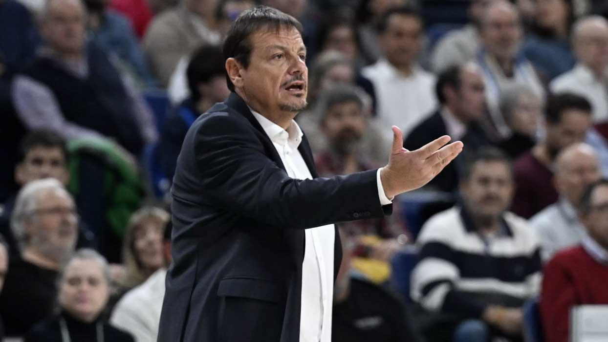 Ergin Ataman, ilk sezonunda Panathinaikos'un play-off'a kalmasını değerlendirdi