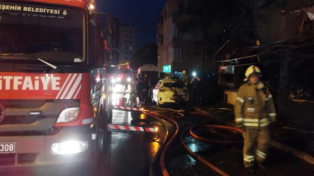 Maltepe'de korkutan iş yeri yangını: Restoran alev alev yandı