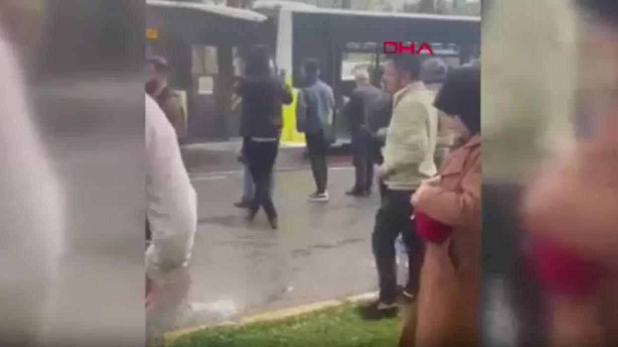 Fatih'te iki İETT otobüsü çarpıştı: Yaralılar var