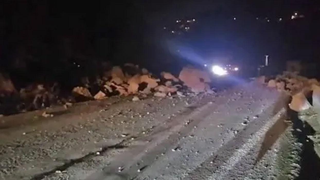 Gaziosmanpaşa'da toprak kayması: 70 kişi tahliye edildi