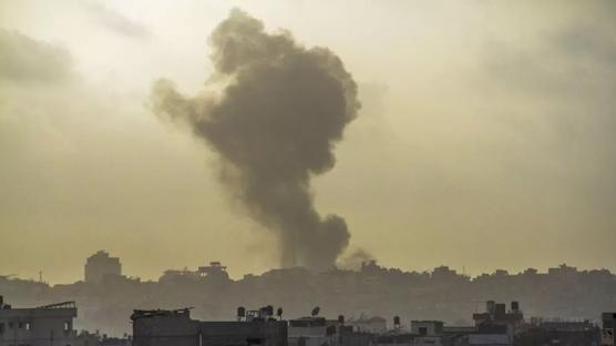 Soykırımcı İsrail durmuyor! Gazze'de sivillerin evlerine bombardıman