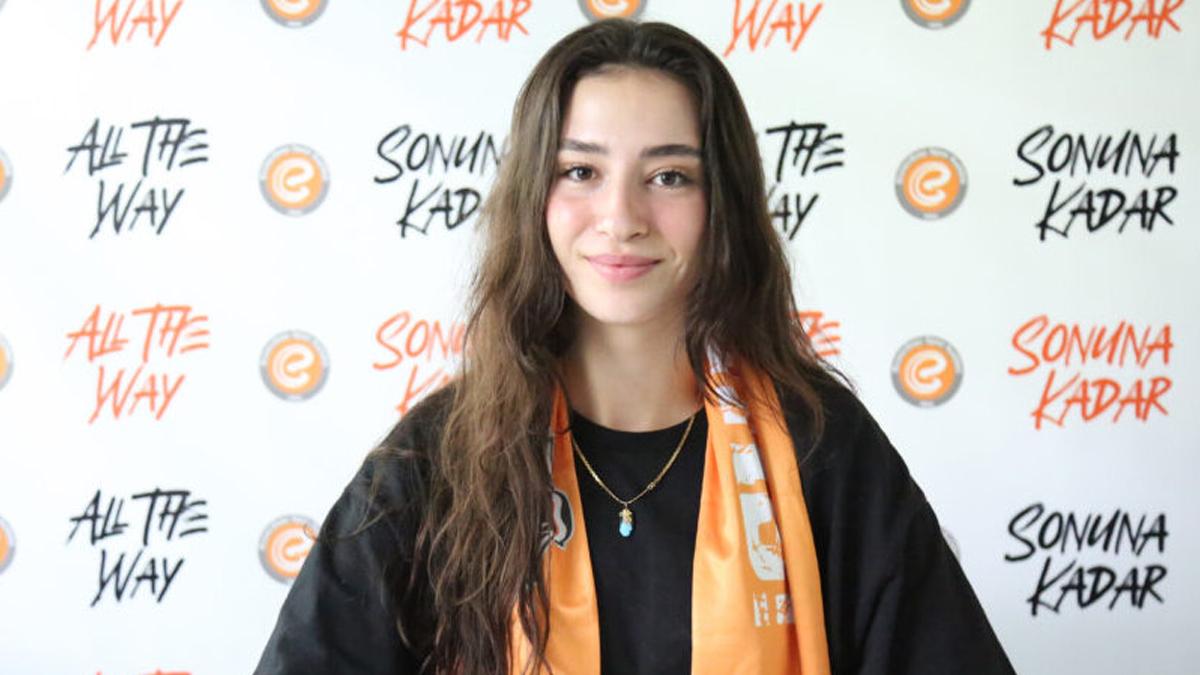 Beşiktaş, Saliha Şahin'i kadrosuna kattı