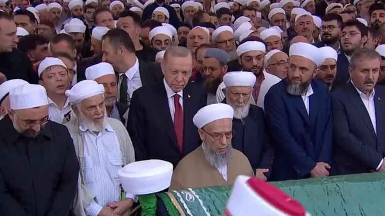 Başkan Erdoğan, Fatih Camii'nde! İsmailağa Cemaati Lideri Kılıç son yolculuğuna uğurlanıyor