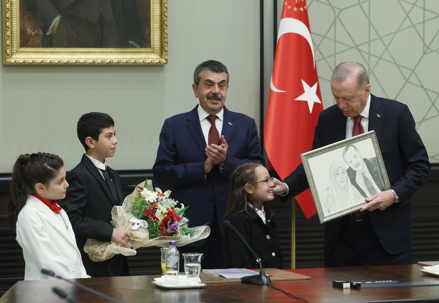 Başkan Erdoğan'ı duygulandıran hediye