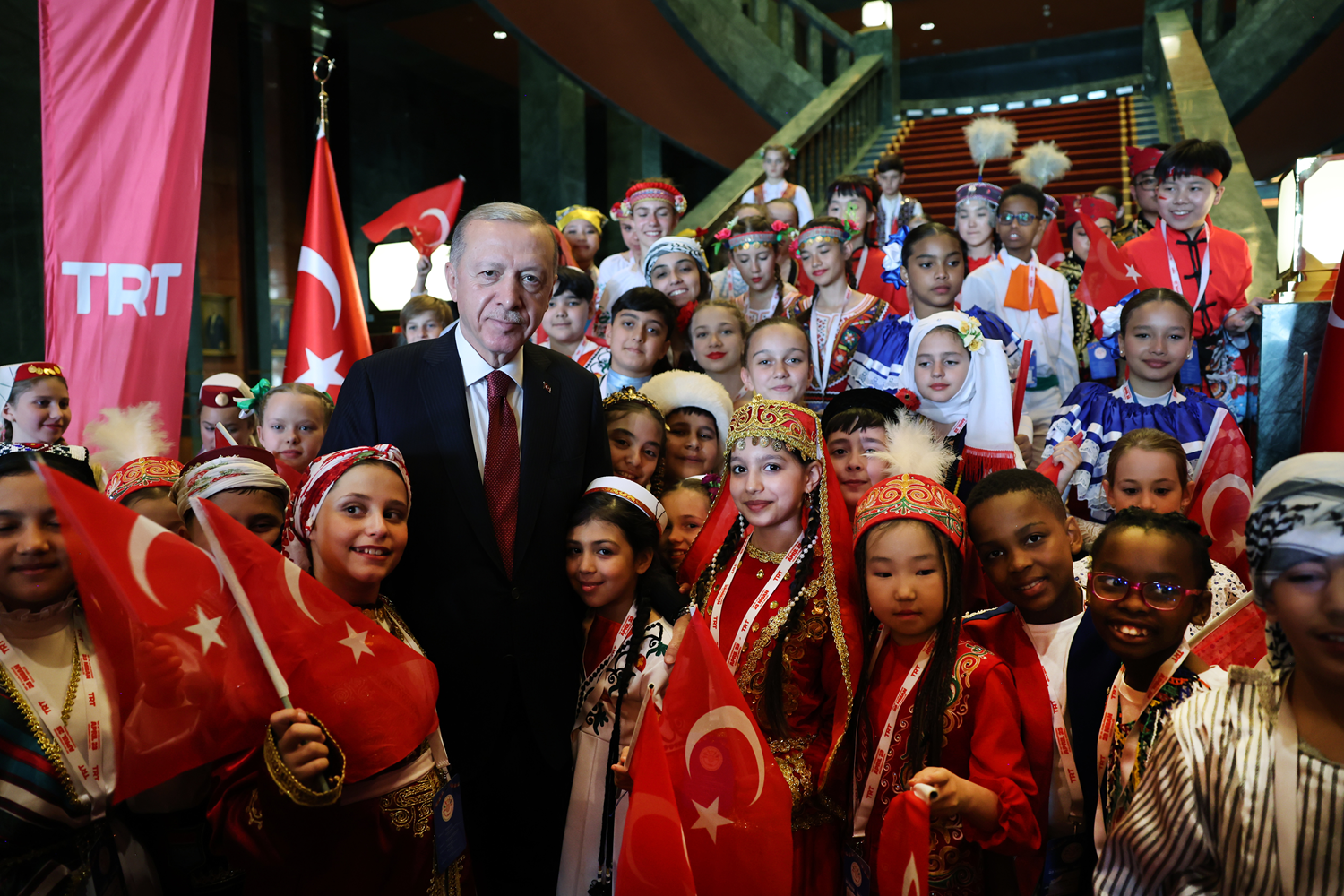 Külliye'de 23 Nisan coşkusu! Cumhurbaşkanı Erdoğan, çocuklarla bir araya geldi 