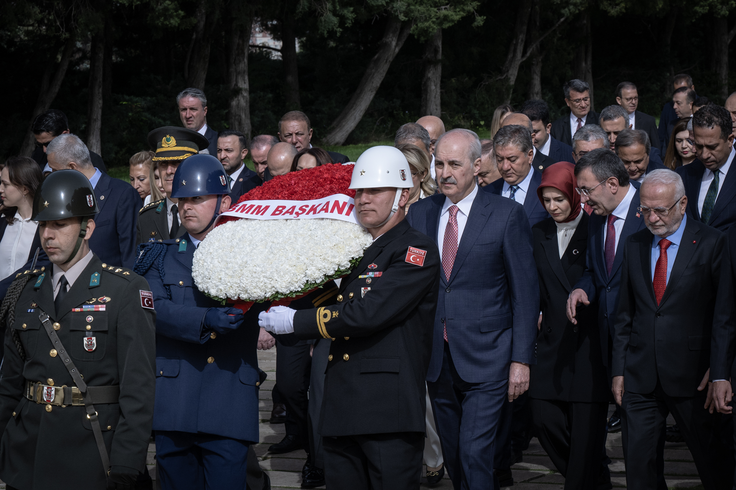 TBMM Başkanı Kurtulmuş ve devlet erkanı Anıtkabir'i ziyaret etti