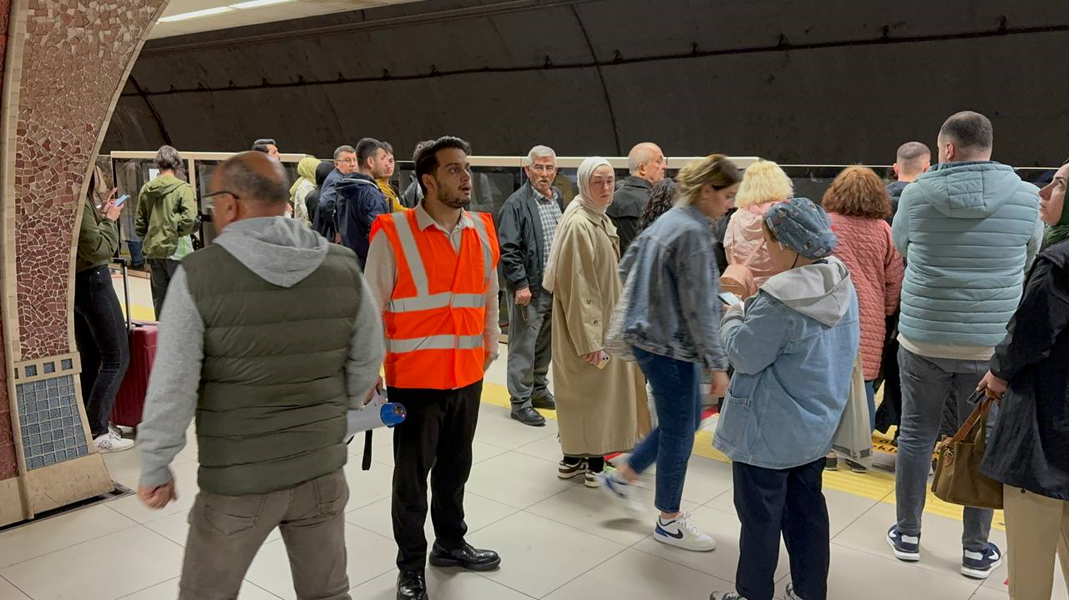 Üsküdar-Samandıra Metro Hattı'ndaki aksaklık 40 saattir giderilemedi