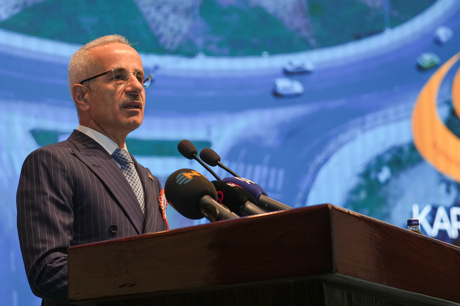 Bakan Uraloğlu: "Kalkınma Yolu Projesi'nin 1923 kilometrelik kara yolu için 1592 kilometrelik yolumuz mevcut"
