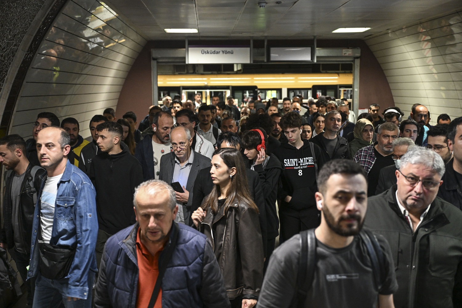 Metro arızasında 60. saat: Vatandaşlar yoğunluk oluşan duraklarda mağduriyet yaşadı