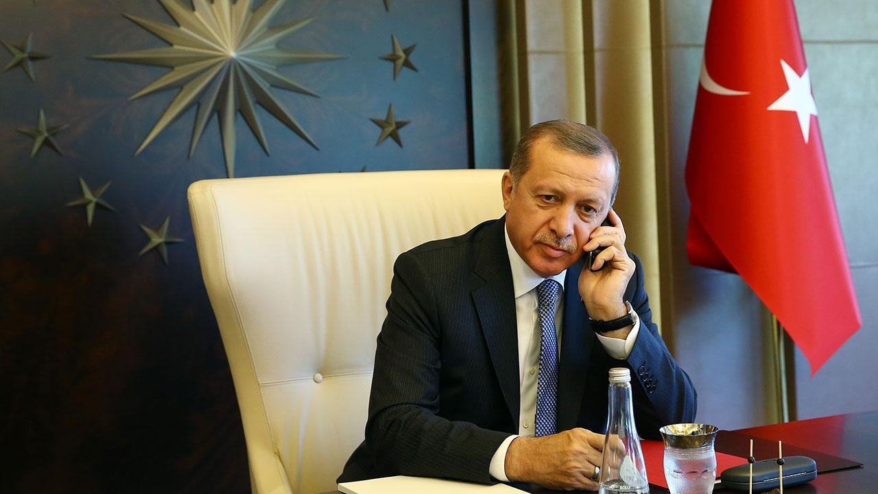 Cumhurbaşkanı Erdoğan'dan Ergin Ataman'a geçmiş olsun telefonu