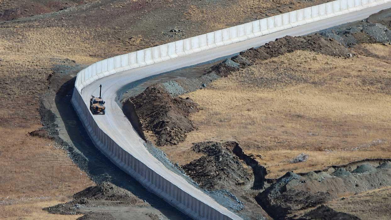 Edirne'de sınırdan kaçak geçişlerin önlenmesi için üst düzey önlemler alınıyor