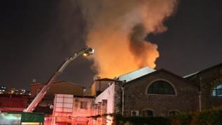 İzmir'de Tarihi Kemeraltı Çarşısı'nda yangın çıktı