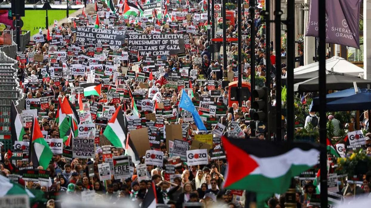 Londra'da Filistinlilere destek yürüyüşü: Halk sokaklara döküldü
