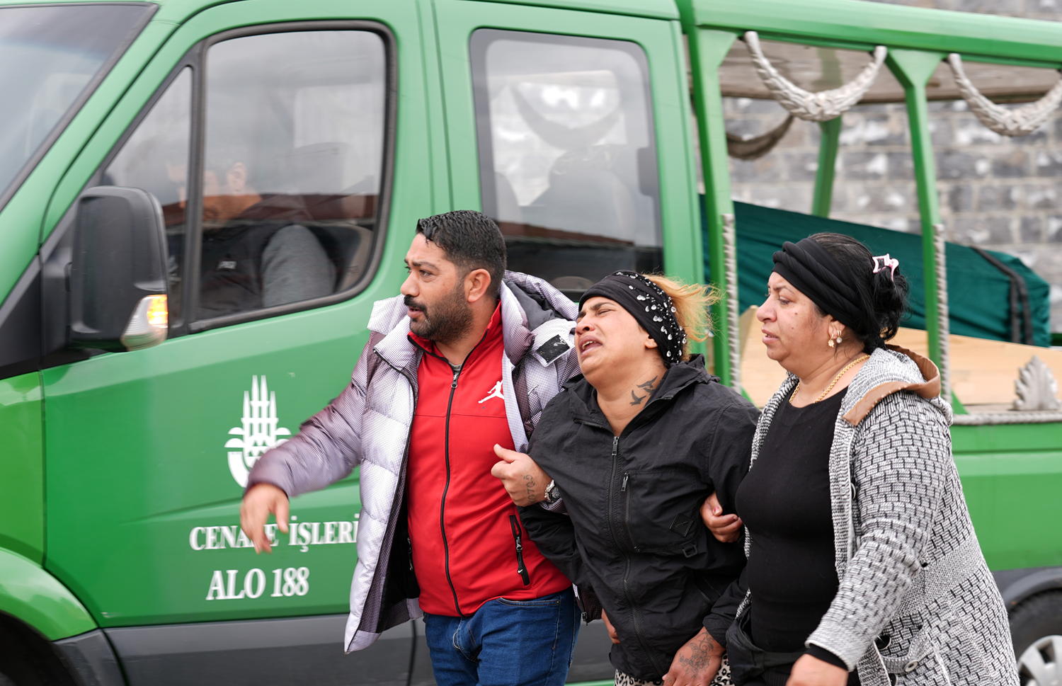 İBB'nin ihmali yüzünden hayatını kaybeden 5 yaşındaki Edanur Gezer toprağa verildi