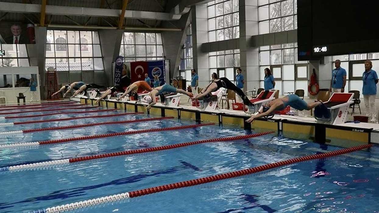 Paletli Yüzme Kulüplerarası Büyükler Türkiye Şampiyonası'nda 3 Türkiye rekoru kırıldı