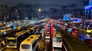 İstanbul'da trafik kilit! Yoğunluk yüzde 76'ya çıktı