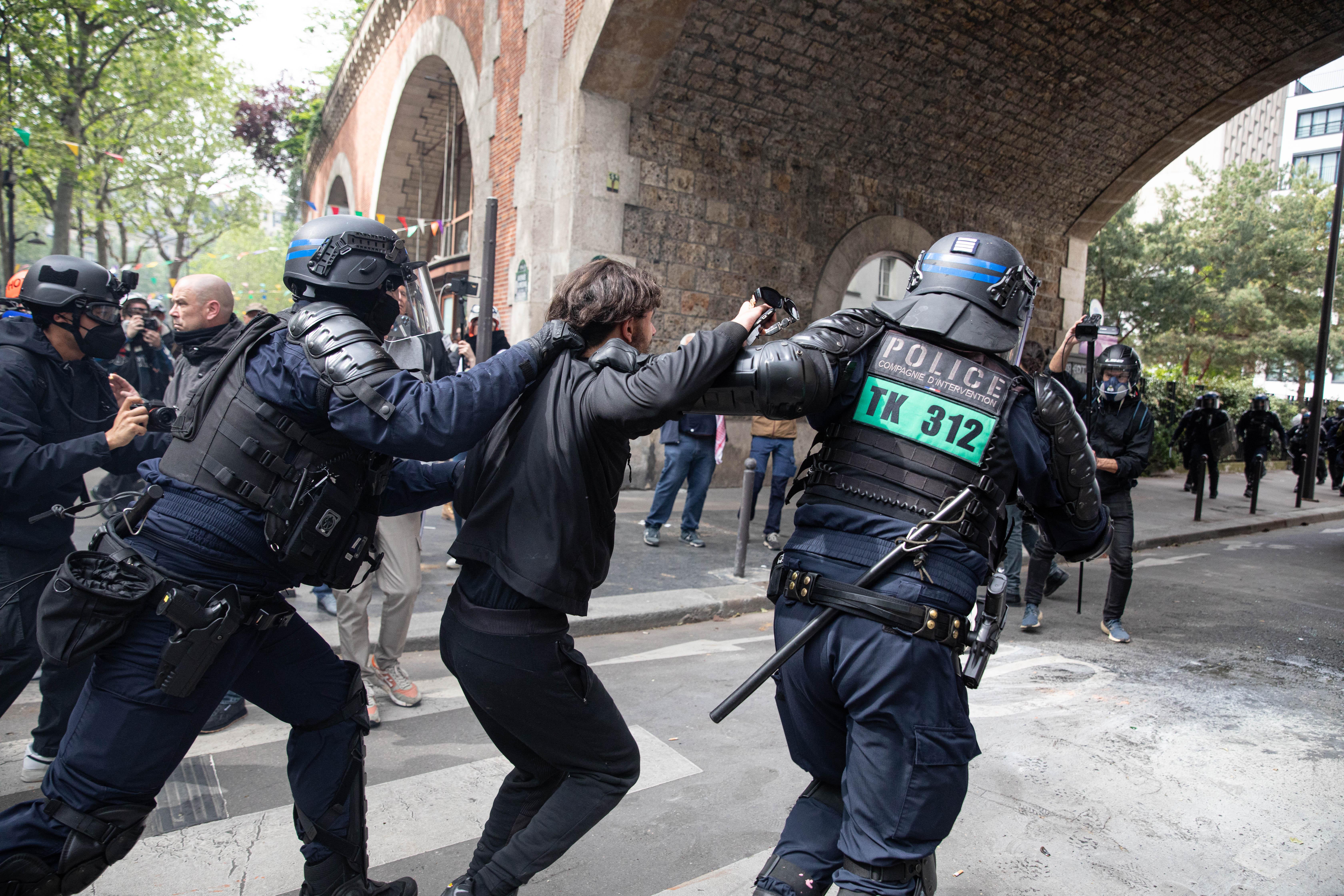 Fransa'da olaylı 1 Mayıs: 47 gözaltı, 15 yaralı 