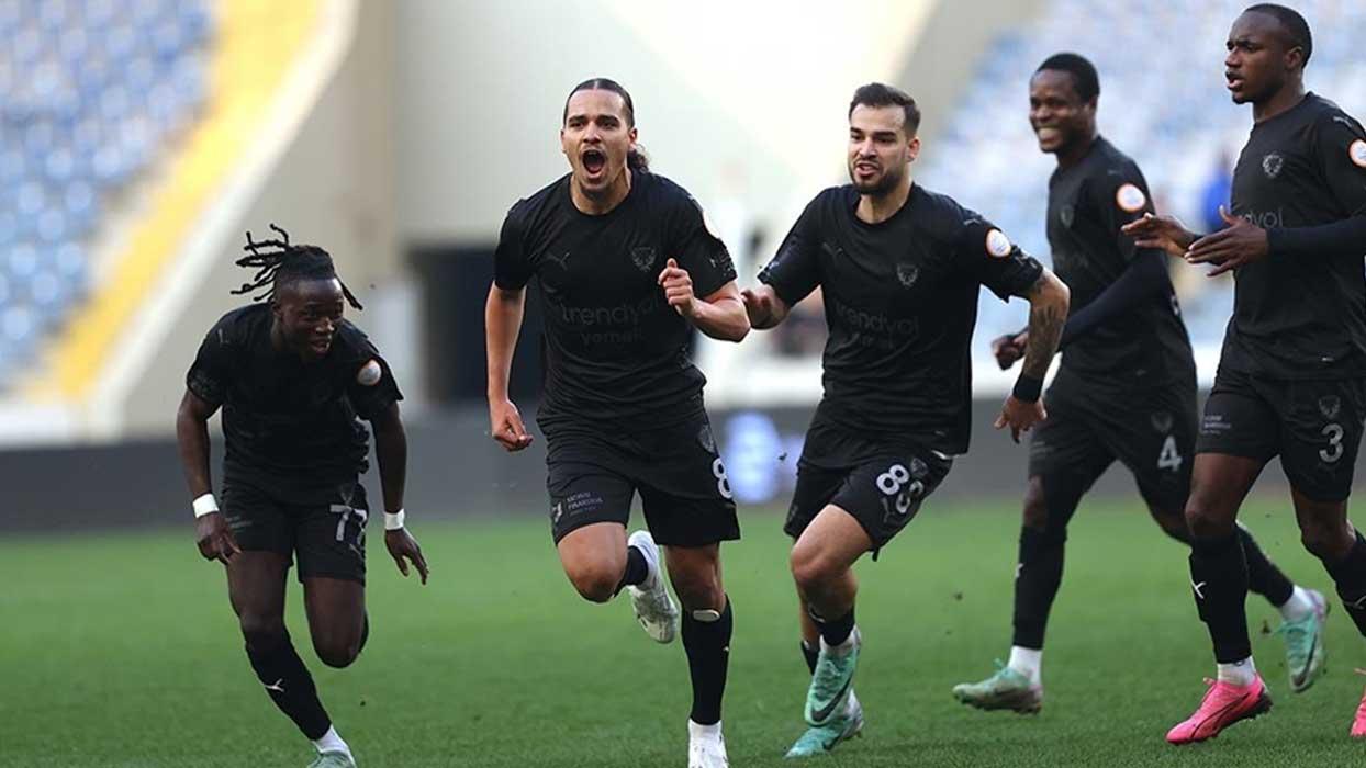 Süper Lig'de son 10 haftada 5 puan toplayan Hatayspor, düşme hattından çıkamıyor