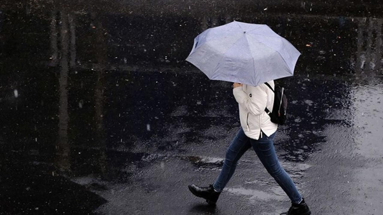 Meteoroloji'den İstanbul'a uyarı: Şemsiyesiz dışarıya çıkmayın!
