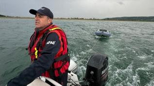 Sakarya'da göle açıldıkları botta mahsur kalan 2 kişi kurtarıldı 