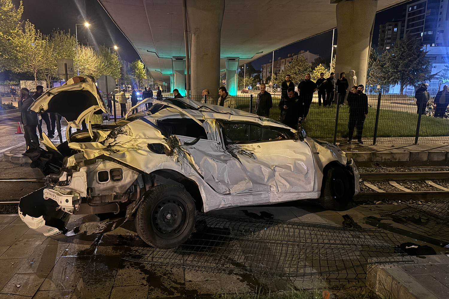 Kayseri'de korkunç kaza! Yolcu treni ve otomobil çarpıştı