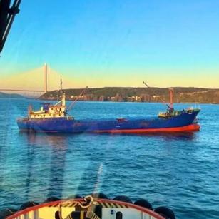 İstanbul Boğazı'nda gemi trafiği, çift yönlü ve geçici olarak askıya alındı 