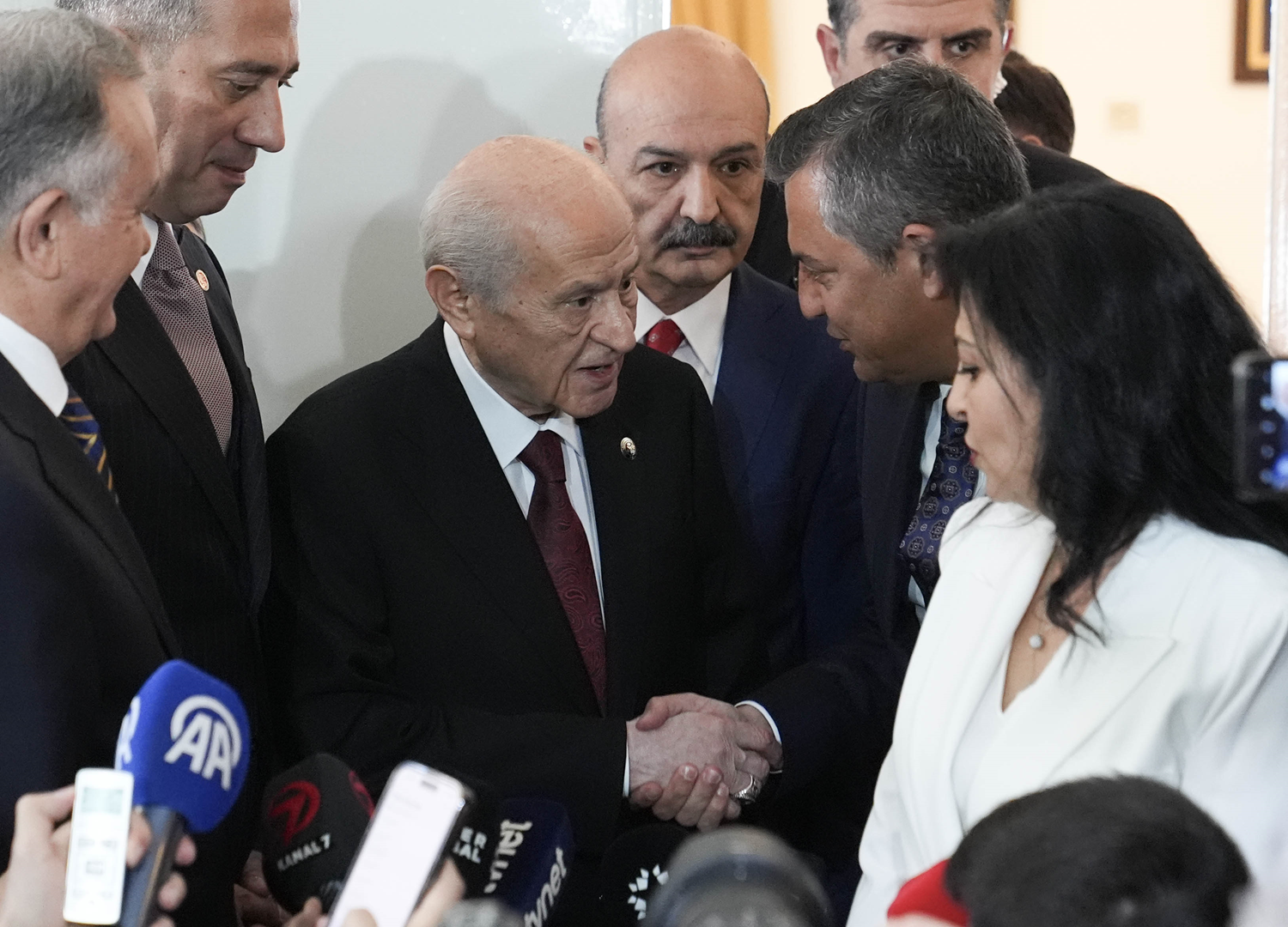 MHP Genel Başkanı Devlet Bahçeli ile görüşen Özgür Özel'den açıklama 