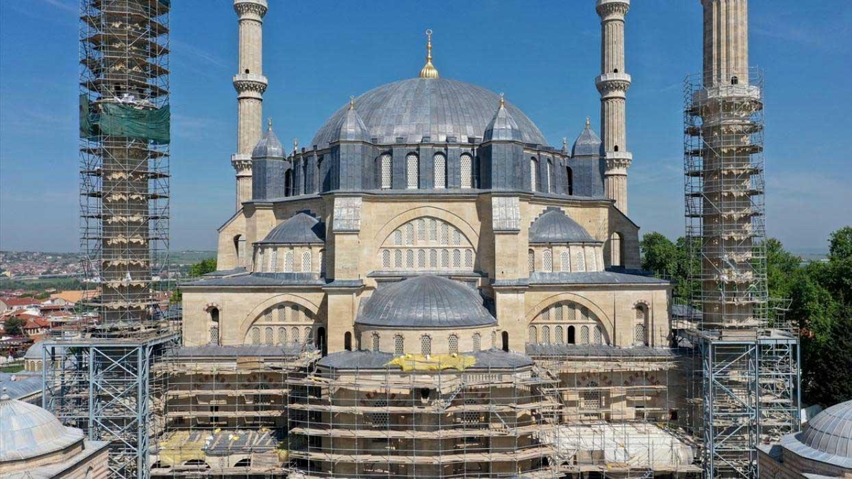 Selimiye Camisi'nin dört minaresinden üçündeki restorasyon tamamlandı