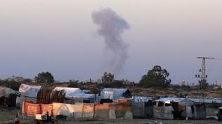 İşgalci İsrail'in Refah kentinde bir eve düzenlediği hava saldırısında 2 sivil öldü