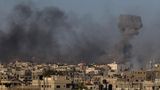 Soykırımcı İsrail, Gazze'de ev bombaladı: Çok sayıda Filistinli şehit oldu