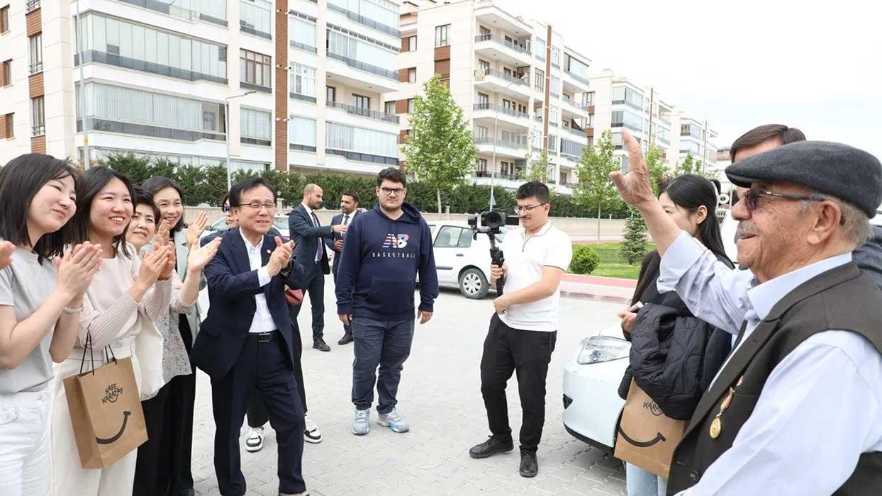 Konyalı Kore gazisine Seul'den ziyaretçi sürprizi