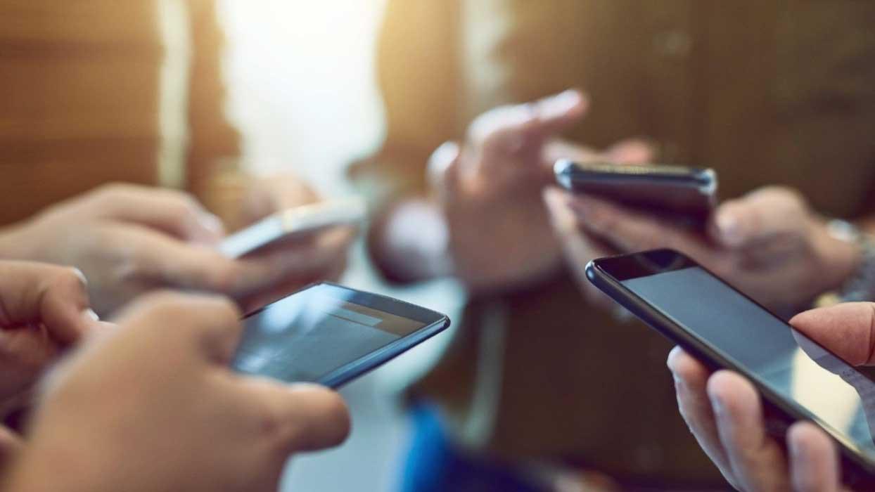 Ticaret Bakanlığı açıkladı: Yurt dışından getirilen ikinci cep telefona izin yok!