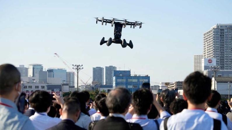 Tek kişilik uçan araç 'Hexa', Tokyo'da gösteri uçuşu yaptı