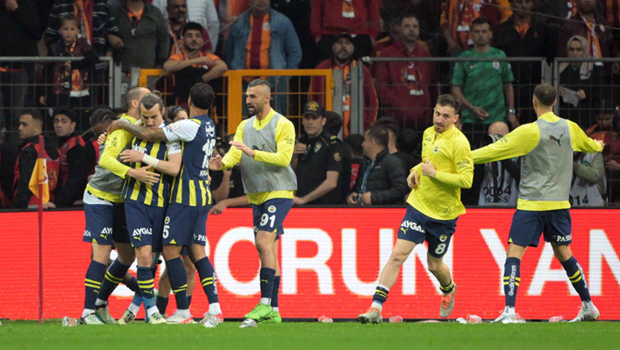 Dev derbi sona erdi! 10 kişi kalan Fenerbahçe kazandı MAÇ SONUCU: Galatasaray 0-1 Fenerbahçe