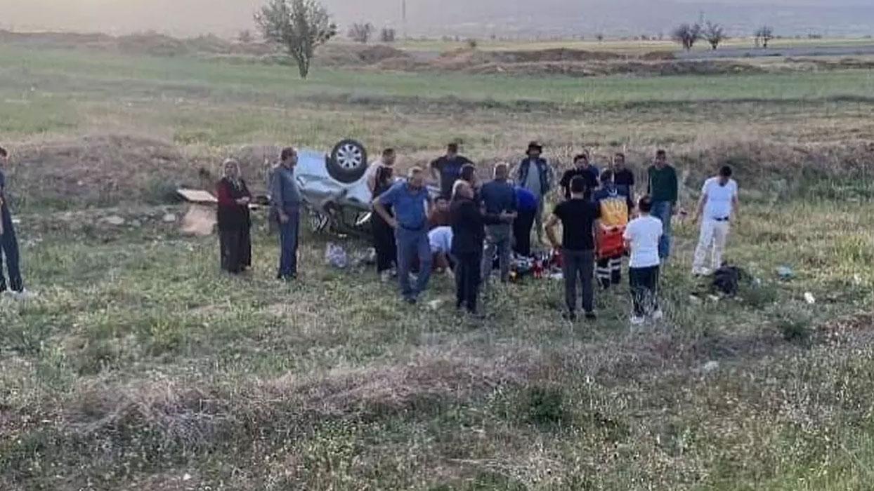 Kontrolden çıkan araç takla atarak tarlaya yuvarlandı! 2 ölü, 3 yaralı