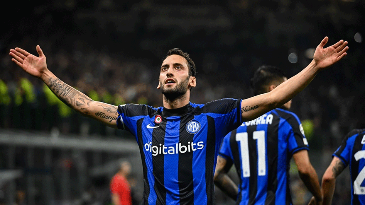 Hakan Çalhanoğlu'dan bir başarı daha: İtalya'da yılın en iyisi seçildi!